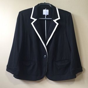 Black 3/4 sleeve blazer with white trim